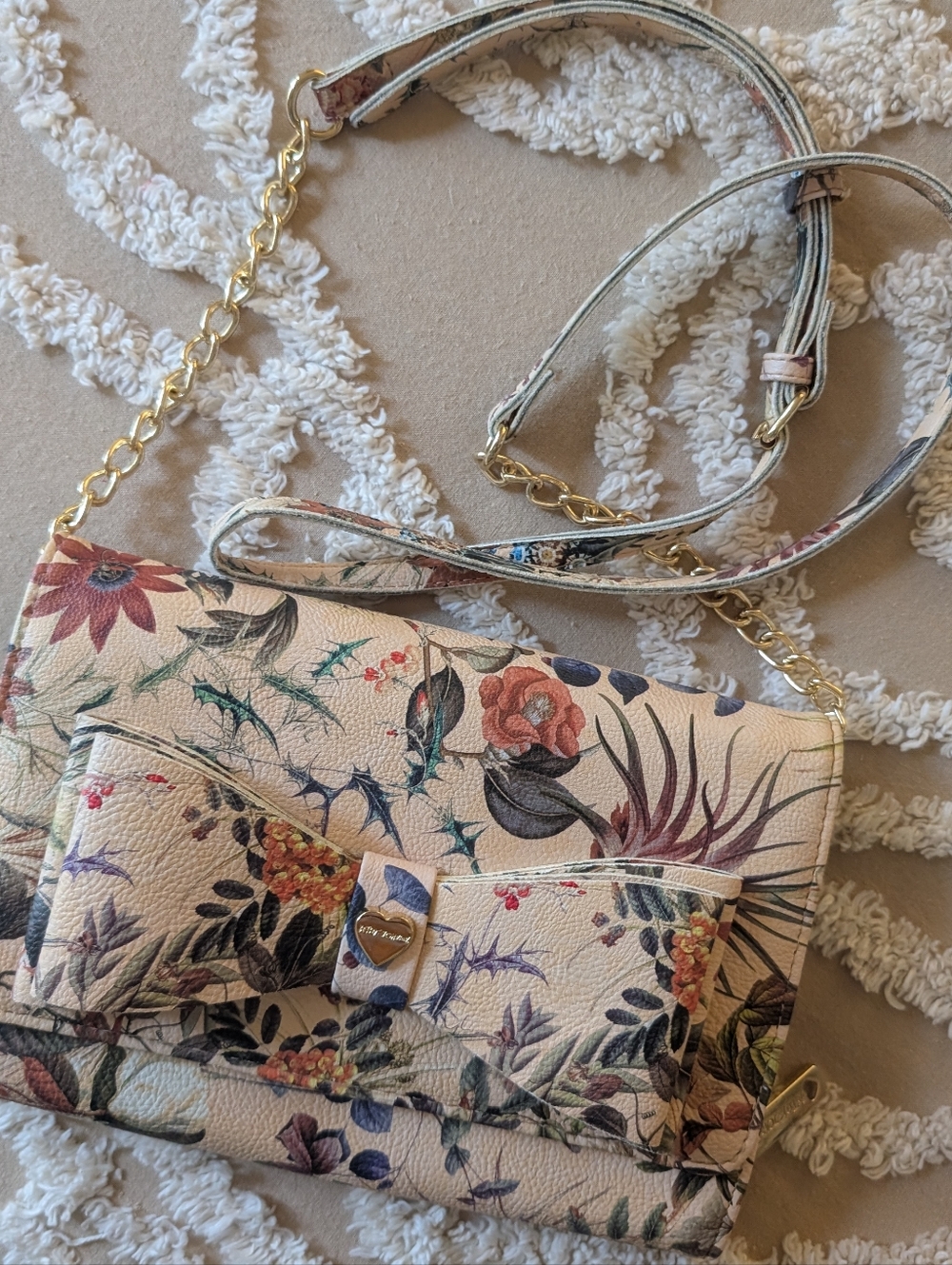 Betsey Johnson floral wallet clutch purse, summer evening, vacation ready